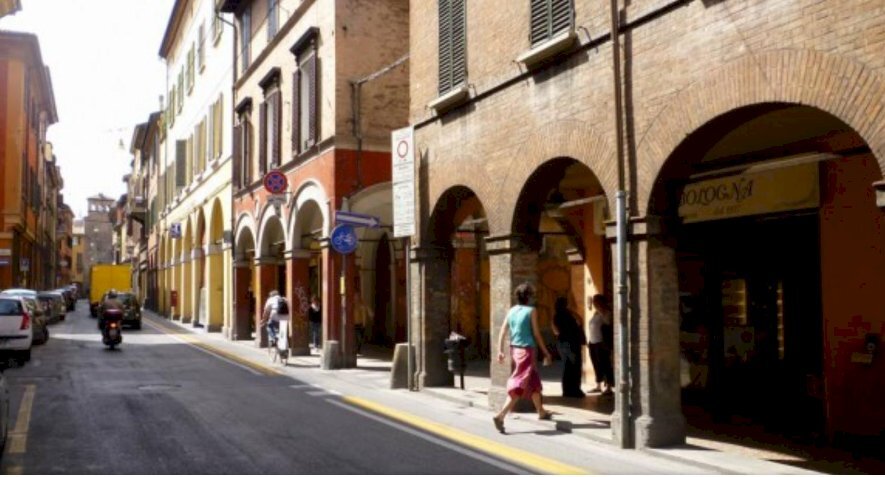 locale di sgombero in vendita a Bologna