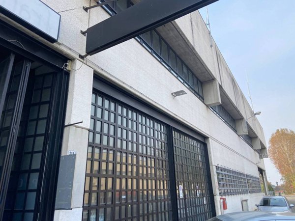 locale commerciale in vendita a Bologna in zona Corticella