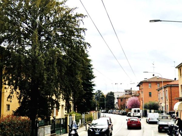 negozio in vendita a Bologna in zona Santa Viola