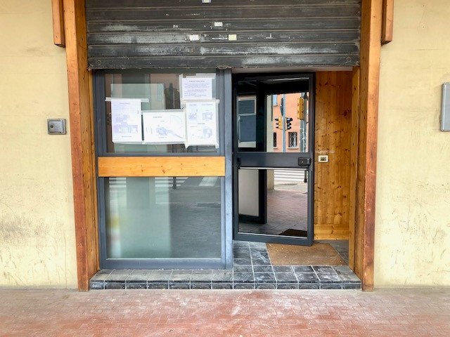 negozio in vendita a Bologna in zona Savena