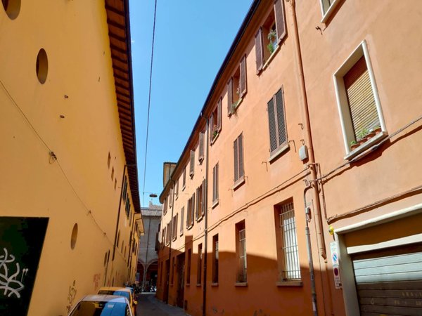 casa indipendente in vendita a Bologna in zona Centro Storico