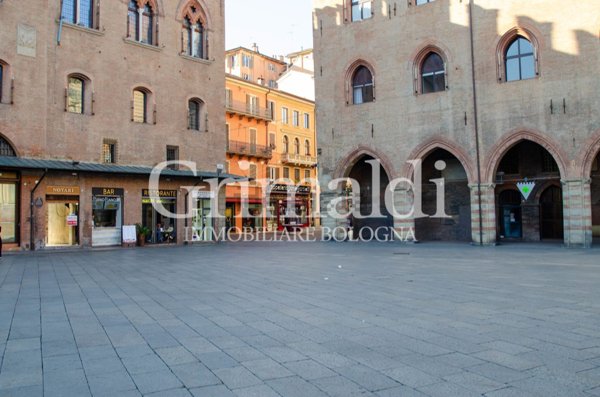 negozio in vendita a Bologna in zona Santo Stefano