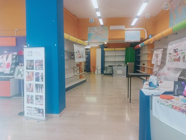 locale commerciale in vendita a Bologna in zona Quartiere Porto