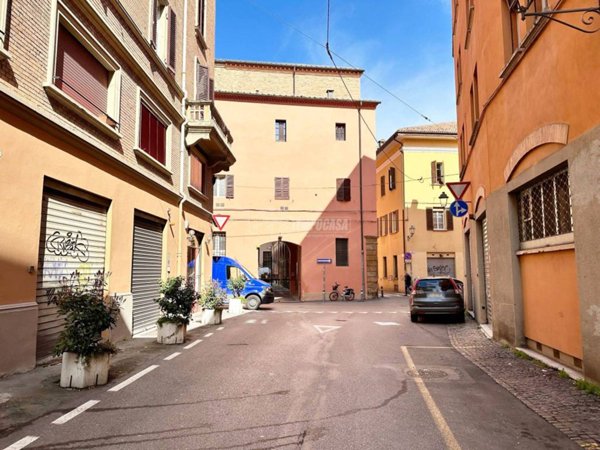 trivano in vendita a Bologna in zona Centro Storico