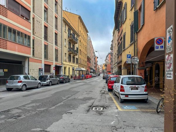 negozio in vendita a Bologna
