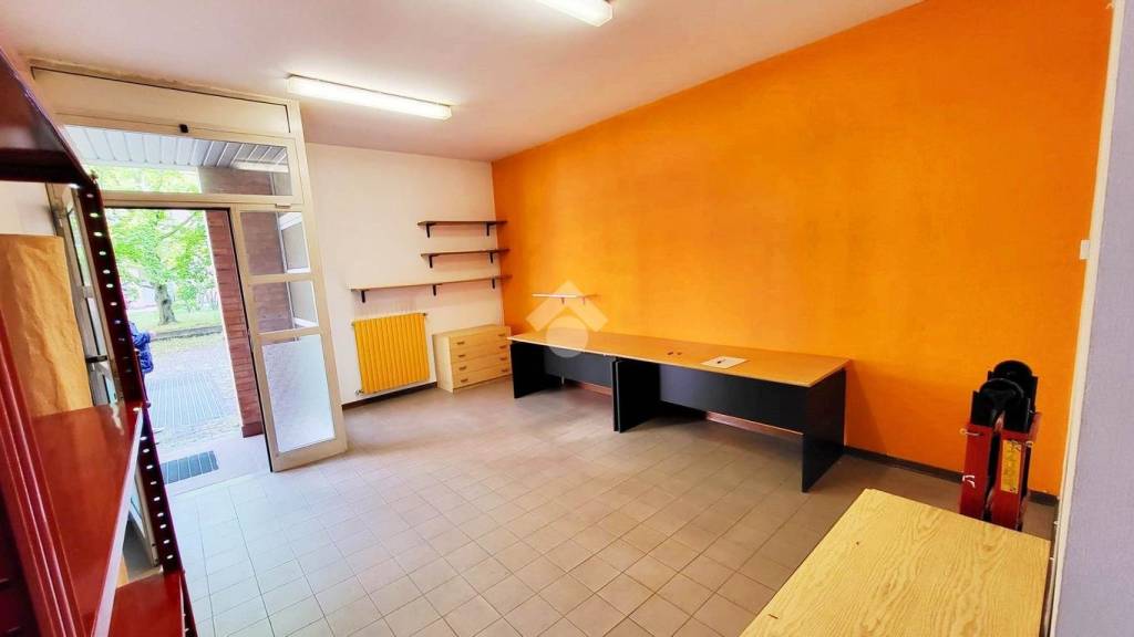 ufficio in vendita a Bologna in zona Corticella