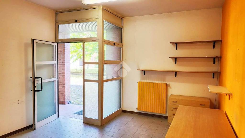 ufficio in vendita a Bologna in zona Corticella