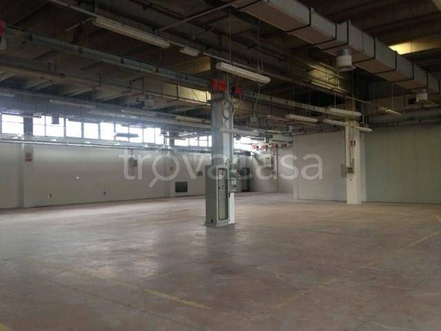 locale commerciale in vendita a Bologna in zona Lame