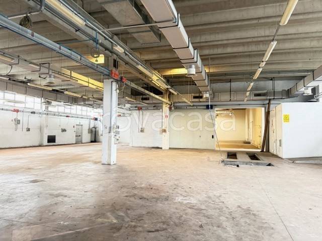 locale commerciale in vendita a Bologna in zona Lame