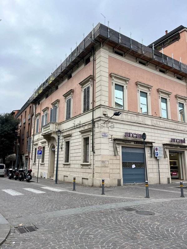 ufficio in vendita a Bologna in zona Centro Storico