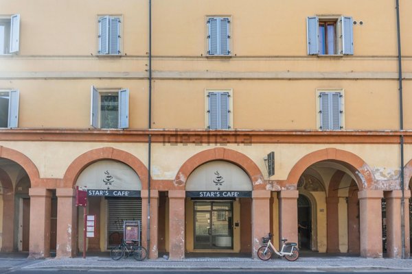 locale commerciale in vendita a Bologna