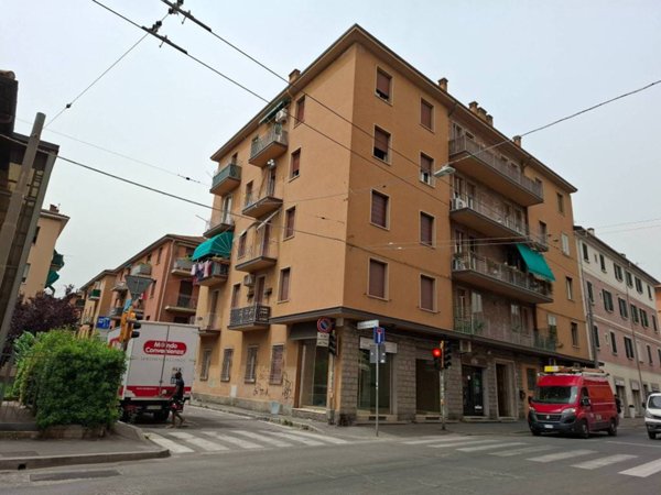 negozio in vendita a Bologna in zona San Vitale