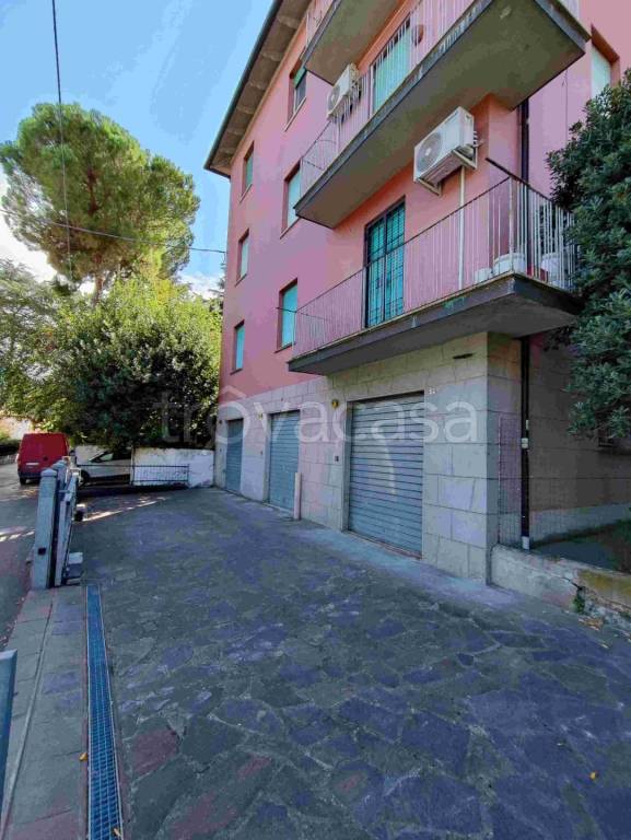 locale commerciale in vendita a Bologna