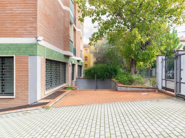 ufficio in vendita a Bologna in zona Savena
