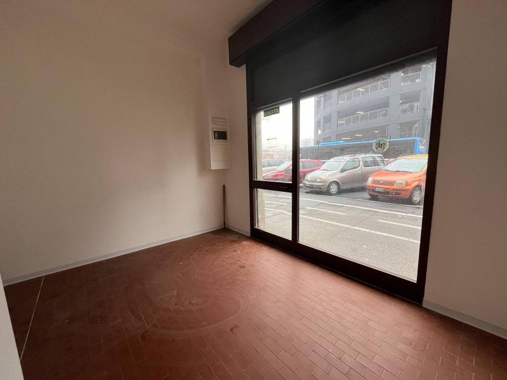 negozio in vendita a Bologna in zona Corticella