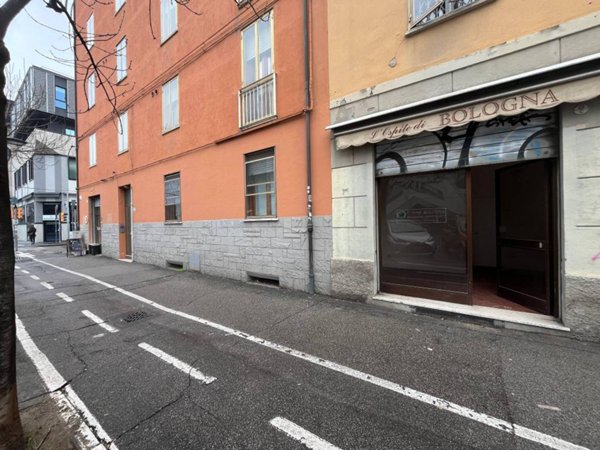negozio in vendita a Bologna in zona Corticella