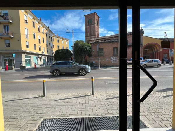 locale commerciale in vendita a Bologna in zona San Vitale
