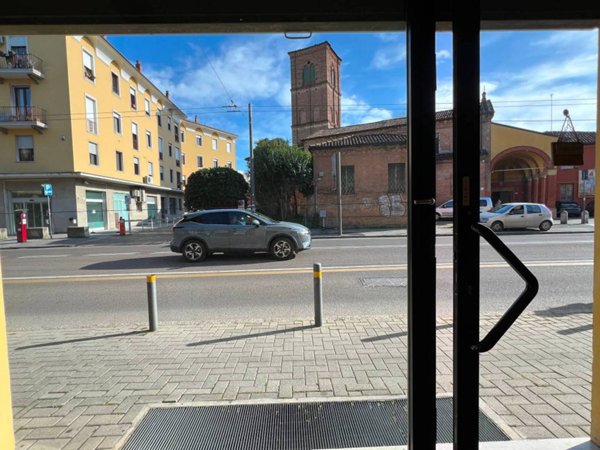 locale commerciale in vendita a Bologna in zona San Vitale