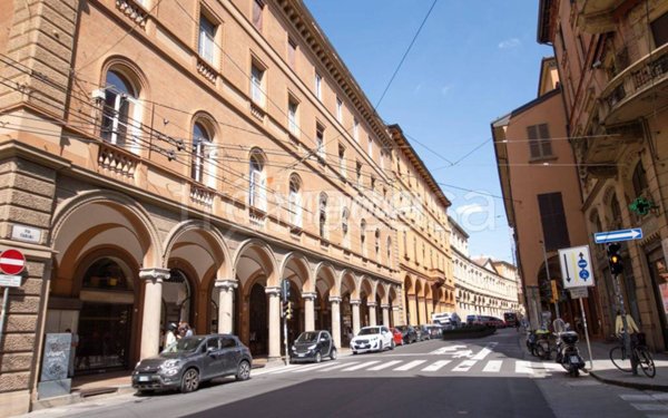 locale commerciale in vendita a Bologna in zona Centro Storico