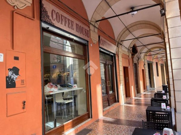 negozio in vendita a Bologna in zona Saragozza