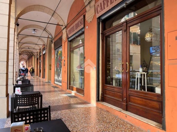 negozio in vendita a Bologna in zona Saragozza
