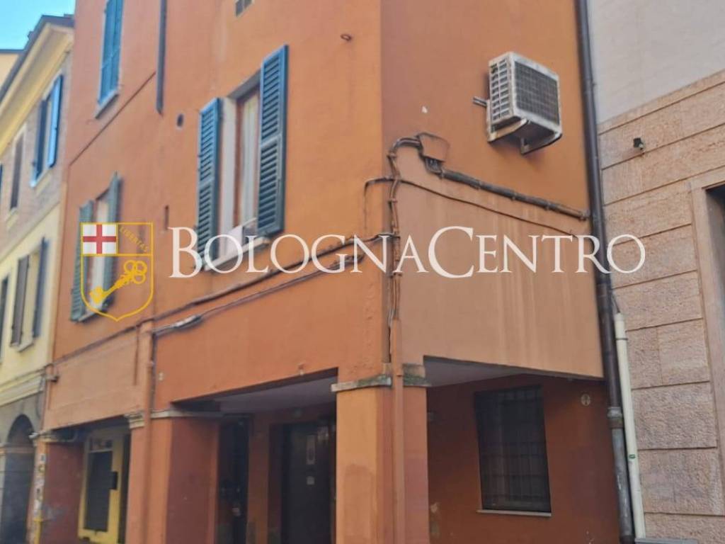 locale commerciale in vendita a Bologna