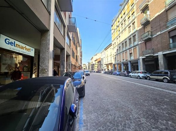 locale commerciale in vendita a Bologna