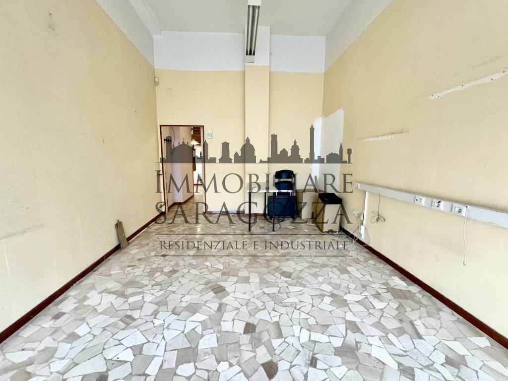 negozio in vendita a Bologna in zona Saragozza