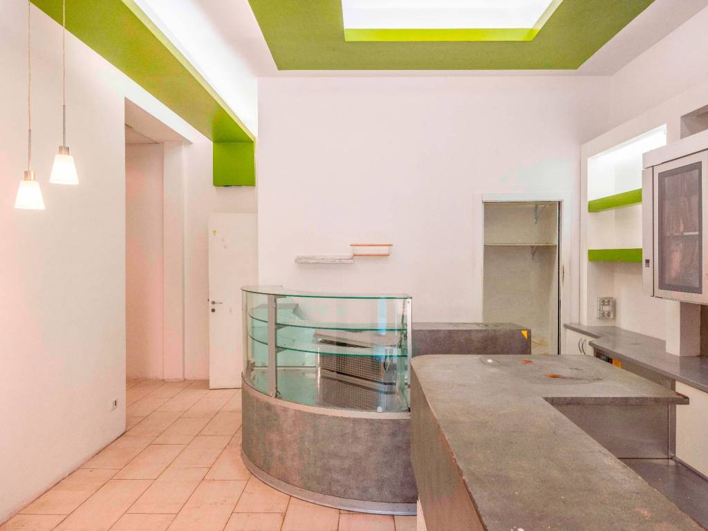 negozio in vendita a Bologna in zona Saffi