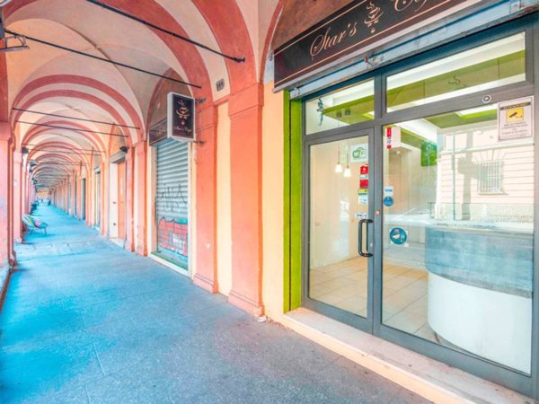 negozio in vendita a Bologna in zona Saffi