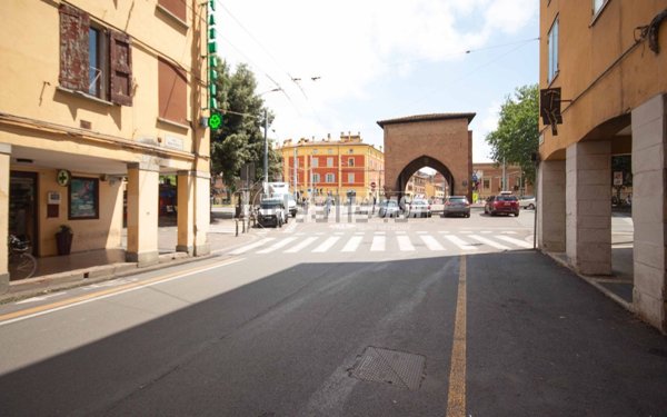 negozio in vendita a Bologna in zona San Vitale