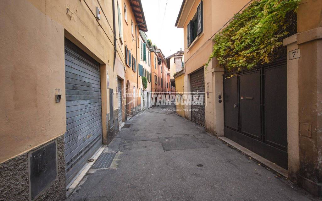 locale commerciale in vendita a Bologna in zona Saragozza