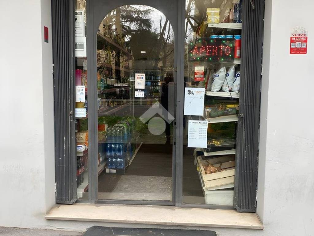 negozio in vendita a Bologna in zona Bolognina