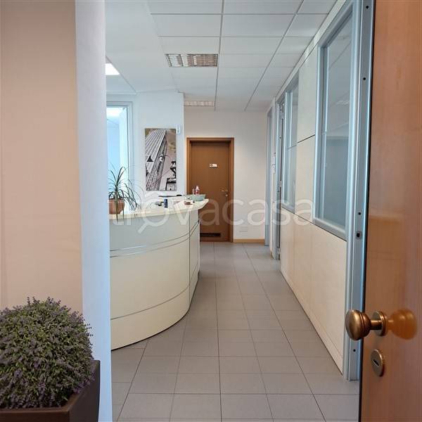 ufficio in vendita a Bologna in zona San Vitale