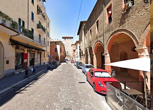 negozio in vendita a Bologna in zona Santo Stefano