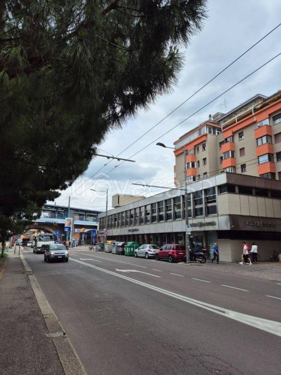 negozio in vendita a Bologna in zona Savena