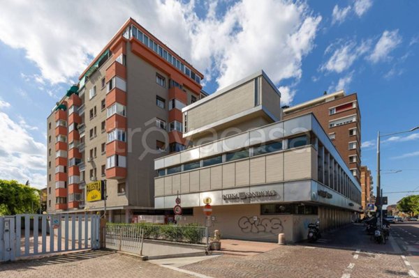 negozio in vendita a Bologna in zona Savena