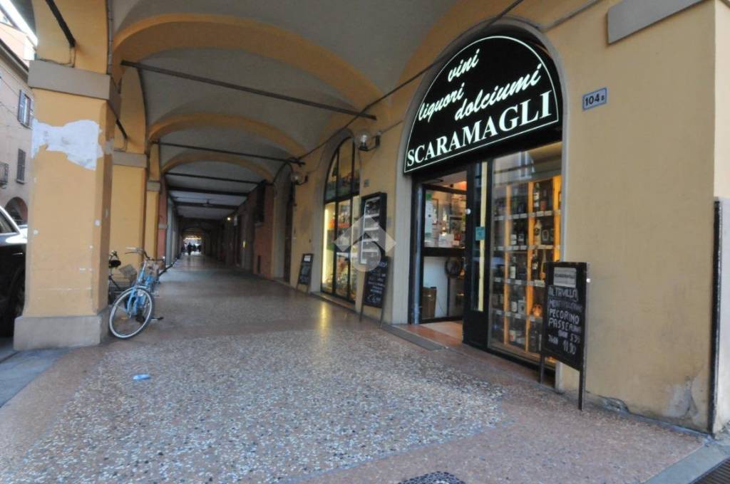 negozio in vendita a Bologna in zona San Vitale
