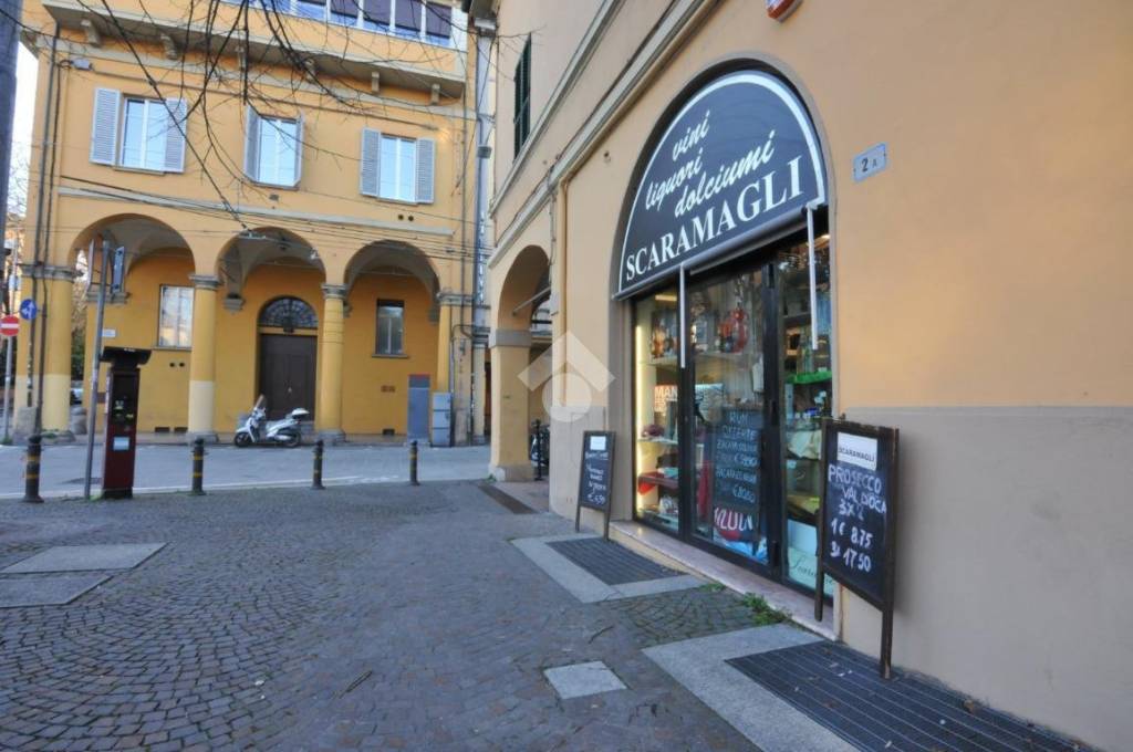 negozio in vendita a Bologna in zona San Vitale