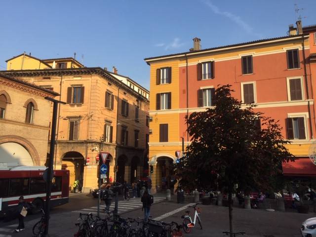 negozio in vendita a Bologna in zona Centro Storico