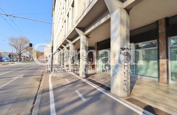 negozio in vendita a Bologna in zona San Vitale