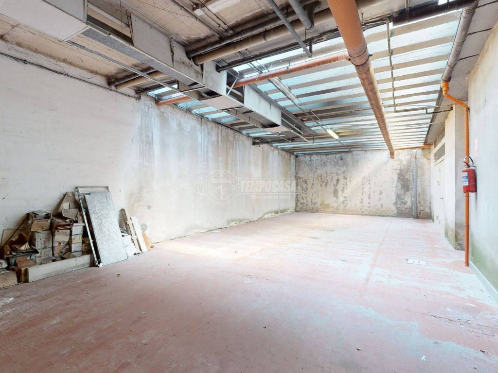 locale commerciale in vendita a Bologna in zona Santa Viola