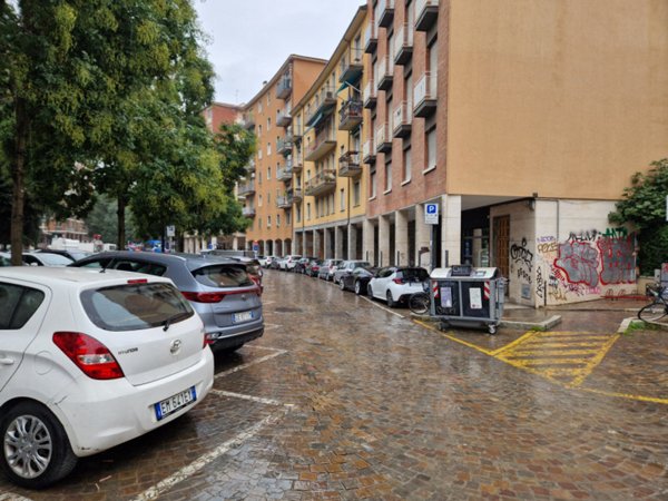 ufficio in vendita a Bologna in zona Lame