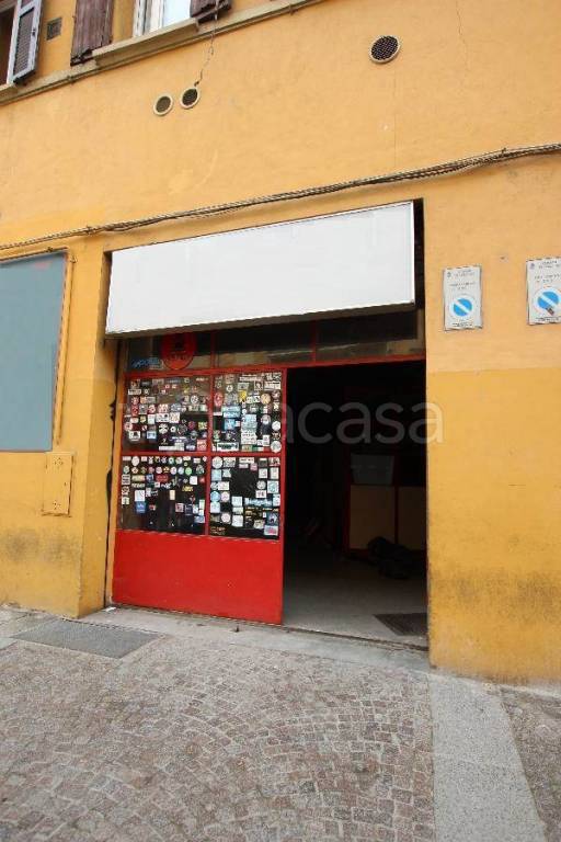 negozio in vendita a Bologna in zona Reno