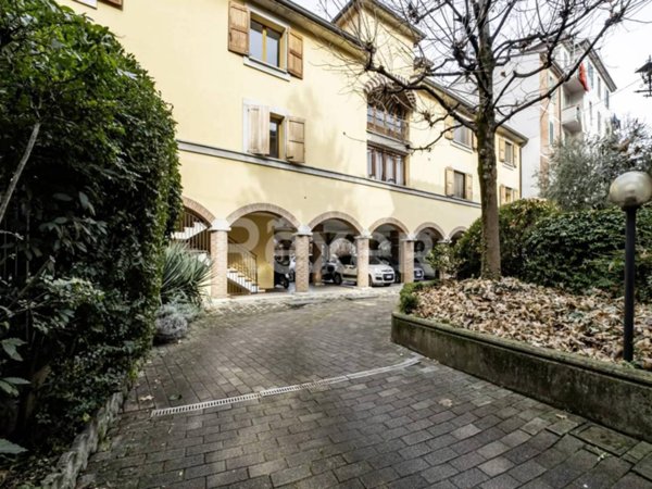 appartamento in vendita a Bologna in zona Saragozza