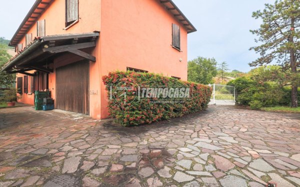casa indipendente in vendita a Bologna in zona Colli