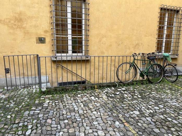 ufficio in vendita a Bologna in zona Saragozza