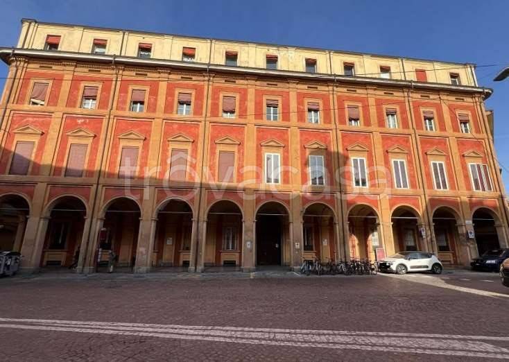ufficio in vendita a Bologna in zona Saragozza