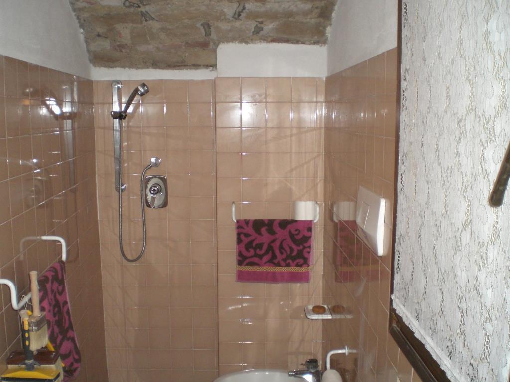 negozio in vendita a Bologna in zona Santo Stefano