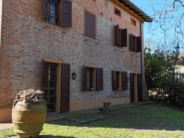intera palazzina in vendita a Bologna in zona Santo Stefano